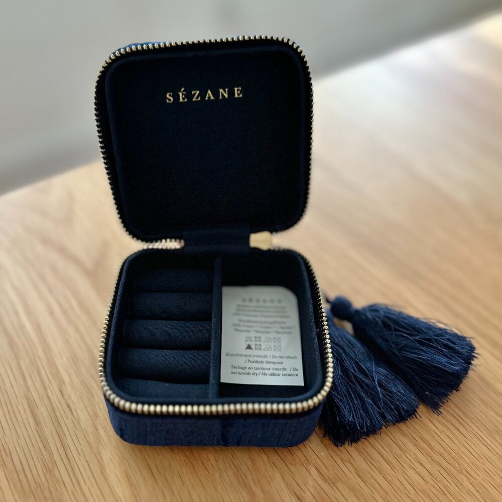 NWT Sézane Embossed Velvet Jewelry Case, Navy Blue - Picture 4 of 4